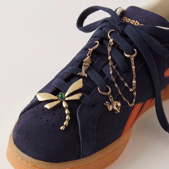 NWT Free People Shoe Charm & Pin Pack in Brass Dragonfly - Picture 2 of 3